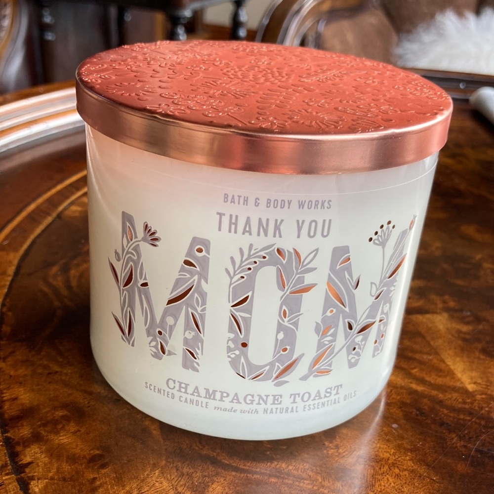 3 wick candle